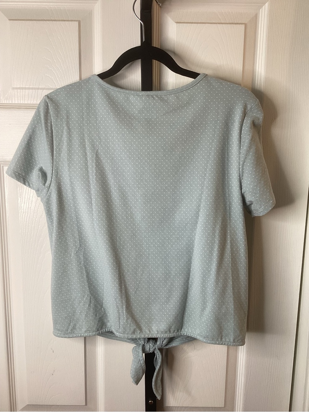 Hem & Thread Light Blue Tie-Front Crop Top, size Medium, NWT - Picture 3 of 3